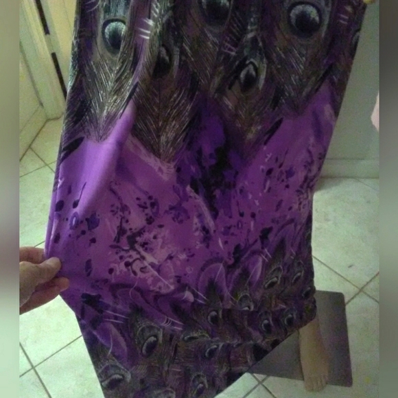 BNWT MAXI DRESS (READS ONE SIZE ALL) LAVENDER/ PURPLE W/ PEACOCK FEATHERS - Picture 2 of 8